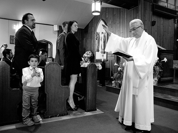 _F272011BW